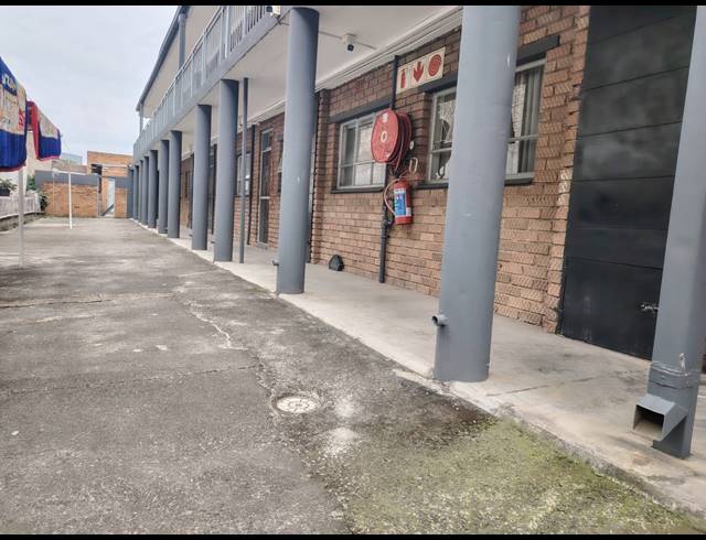 2 BEDROOM APARTMENT FOR SALE IN HALFWAY HOUSE